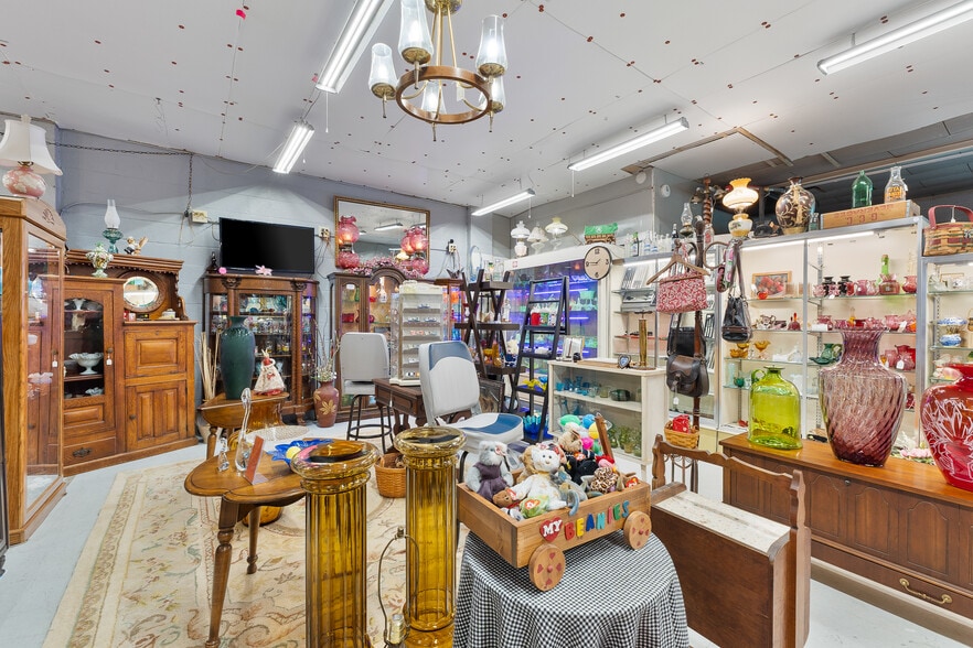 More Photos Of 727-735 14th St W, Huntington Storefront For Sale