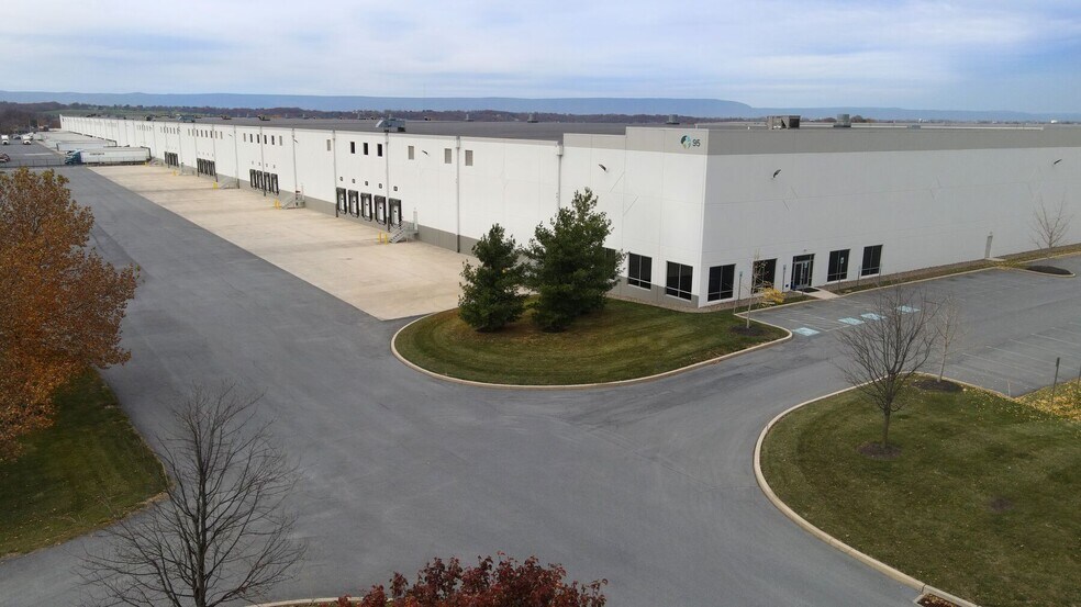 More Photos Of 95 Kriner Rd, Chambersburg Warehouse For Lease