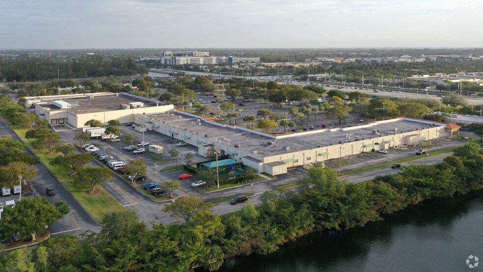 More Photos Of 100-352 S Flamingo Rd, Pembroke Pines General Retail For Lease