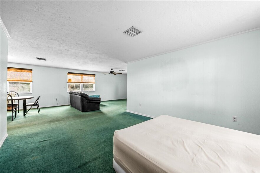 More Photos Of 5812 Missouri Ave, New Port Richey Flex For Sale