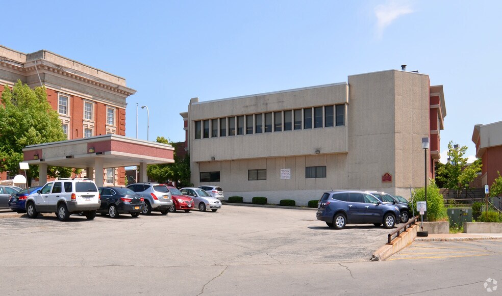 More Photos Of 133-135 Main St, Lockport Office For Lease