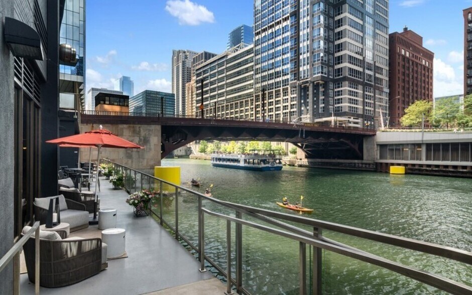More Photos Of 150 N Wacker Dr, Chicago Office For Lease