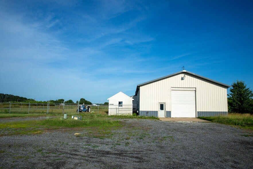 Primary Photo Of 20643 Sussex Hwy, Seaford Warehouse For Lease