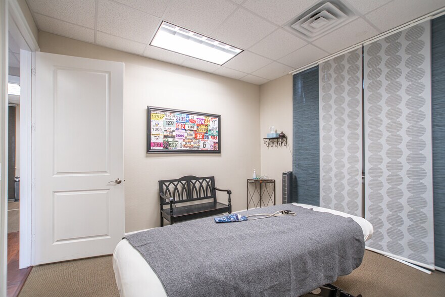 More Photos Of 2219 Sawdust Rd, The Woodlands Medical For Sale