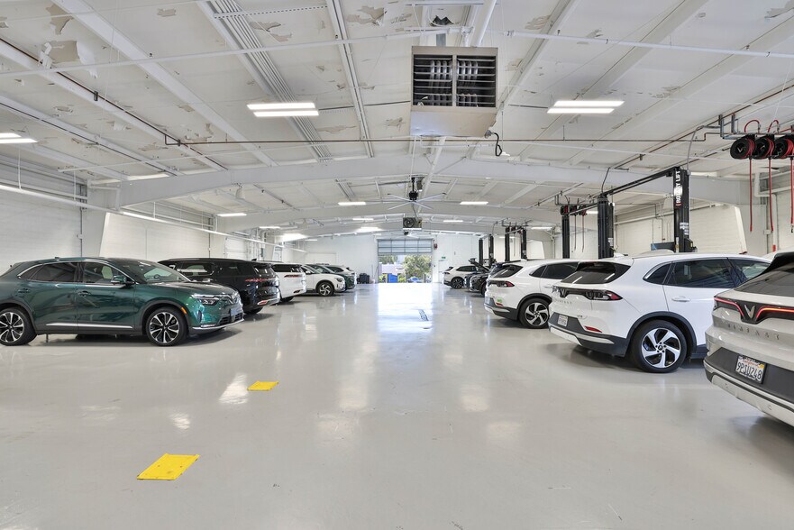 More Photos Of 3230 Auto Plz, Richmond Auto Dealership For Lease