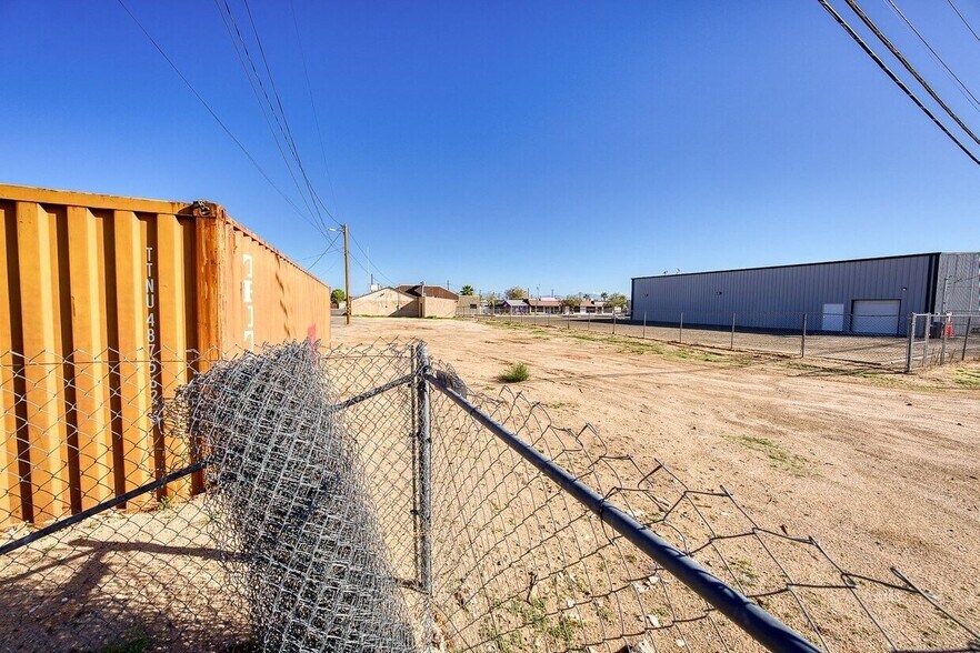More Photos Of 120 S Warner St, Ridgecrest Auto Repair For Sale