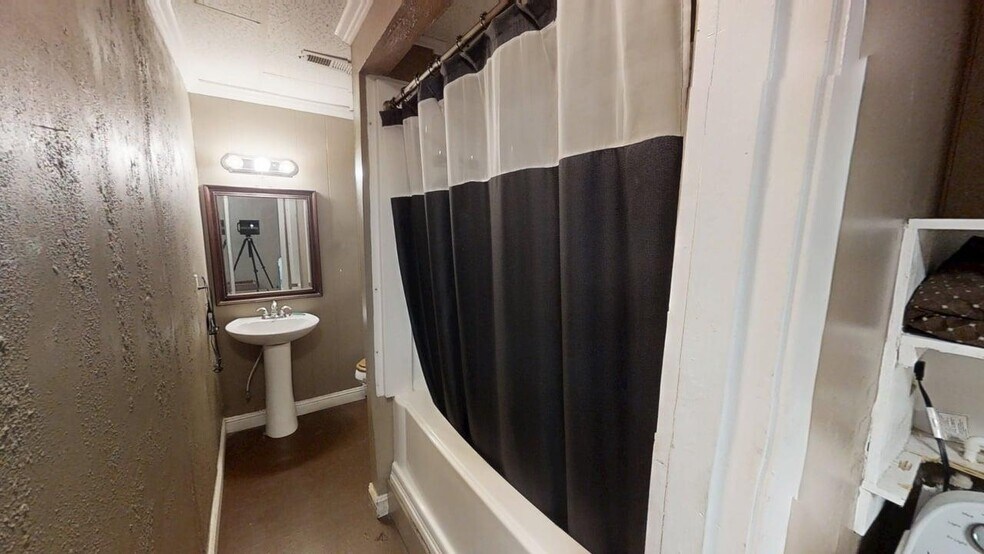 More Photos Of 17897 US-31, Vinemont General Retail For Sale