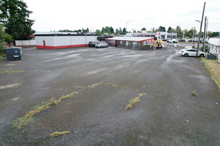 More Photos Of 1475 SE Tualatin Valley Hwy, Hillsboro Auto Dealership For Sale