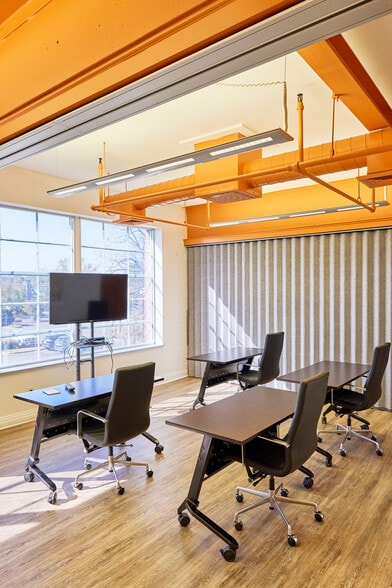 More Photos Of 513 Prince Edward St, Fredericksburg Office For Sale