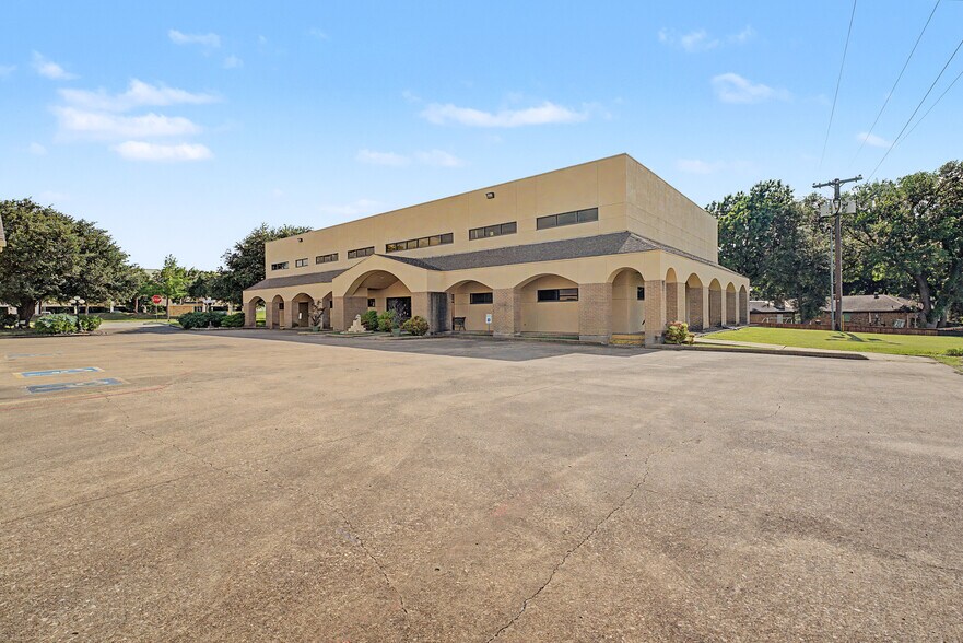 More Photos Of 2111 Skyline Dr, Mesquite Religious Facility For Sale