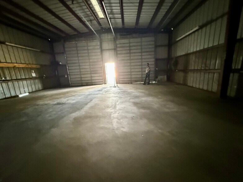 More Photos Of 906 Lincoln Ave, Robstown Industrial For Sale