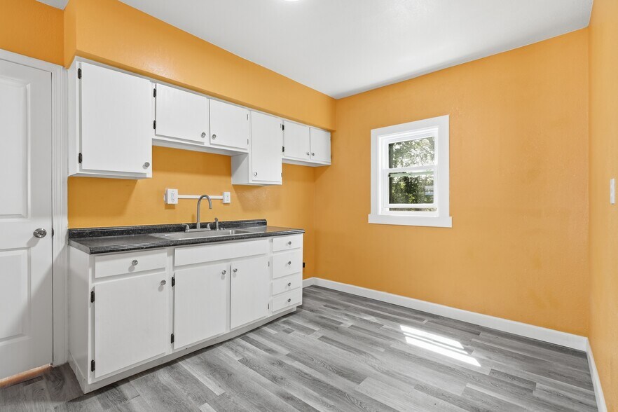 More Photos Of 10907 E 87th St, Raytown Multifamily For Sale