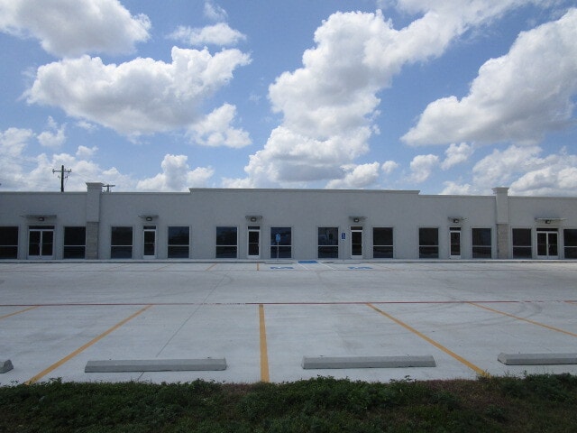 More Photos Of 3121 Wilson Rd, Harlingen Storefront For Lease