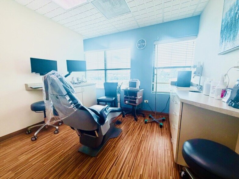 More Photos Of 10219 S Parkglenn Way, Parker Office For Sale