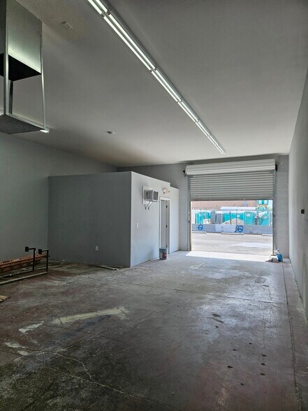 More Photos Of 3060 N Nellis Blvd, Las Vegas Service For Lease
