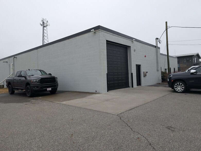 More Photos Of 32 Hollister Rd, Seekonk Specialty For Sale