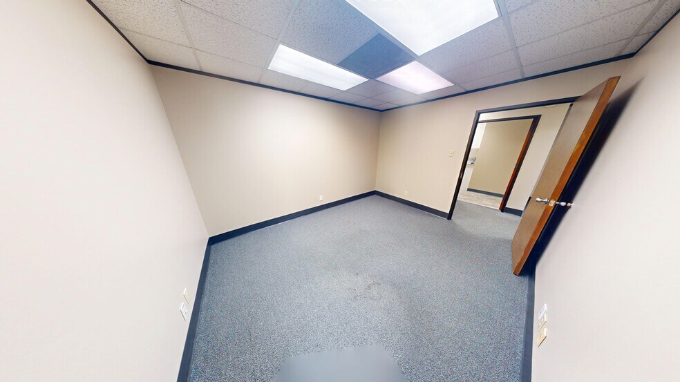 More Photos Of 9776 Whithorn Dr, Houston Showroom For Lease