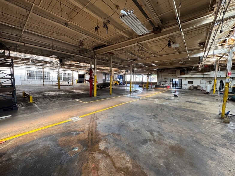 More Photos Of 1014-1054 N Kolmar Ave, Chicago Warehouse For Lease