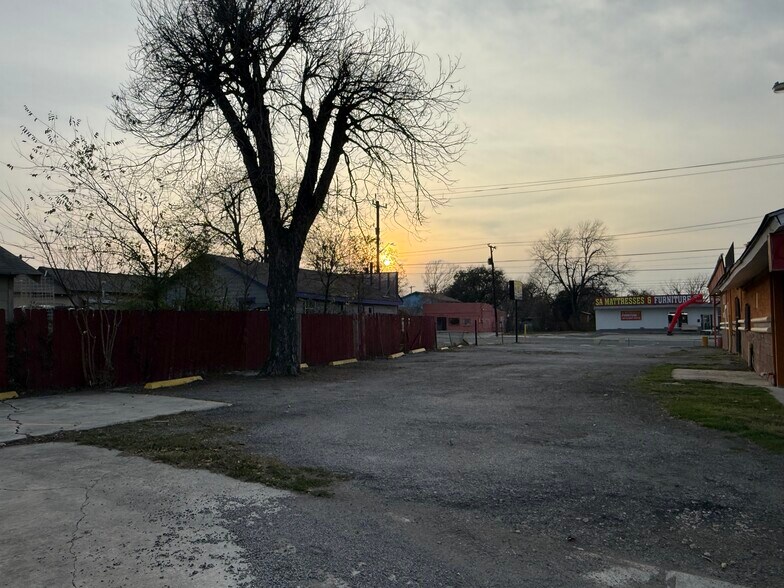 More Photos Of 5402 S Zarzamora St, San Antonio Restaurant For Sale