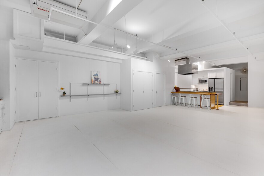 More Photos Of 335 W 38th St, New York Apartments For Sale