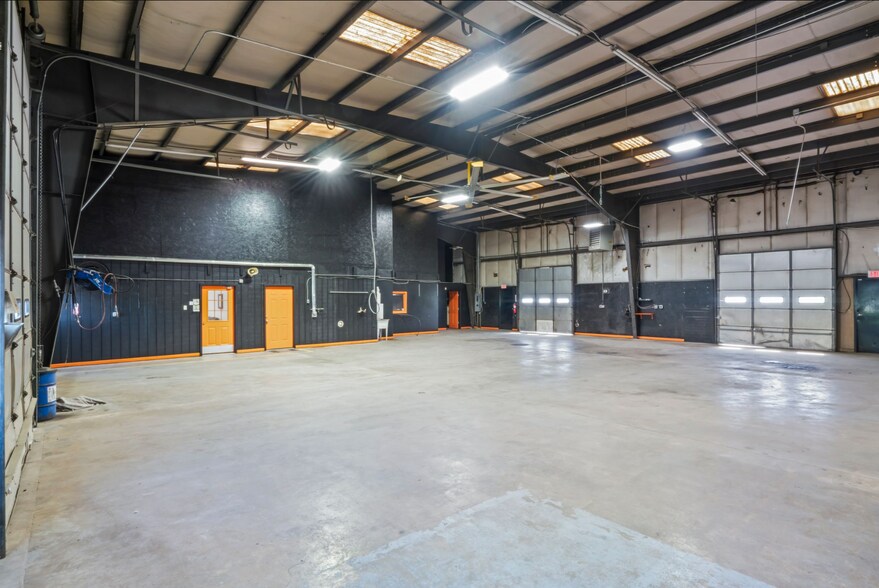 More Photos Of 10210 Marsh Rd, Bealeton Warehouse For Lease