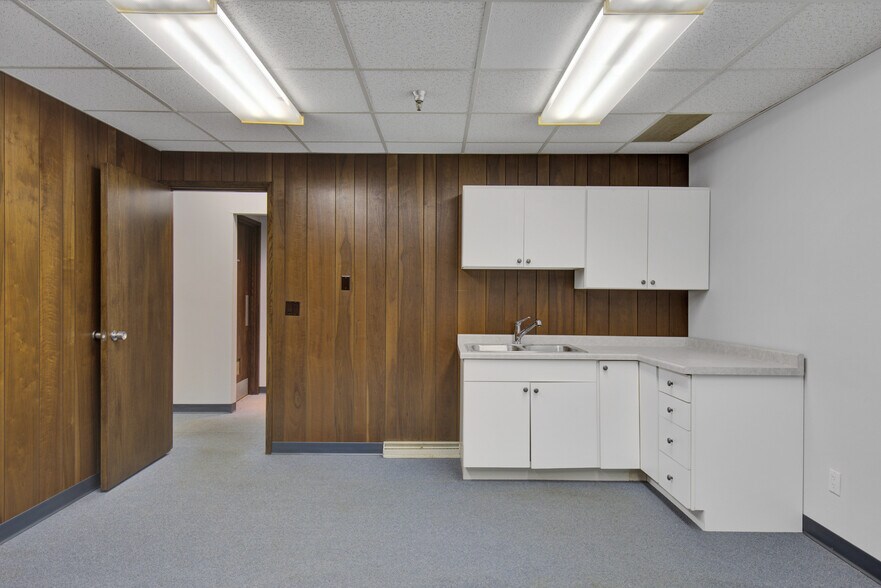 More Photos Of 1431 N 2nd St, Wisconsin Rapids Office For Sale