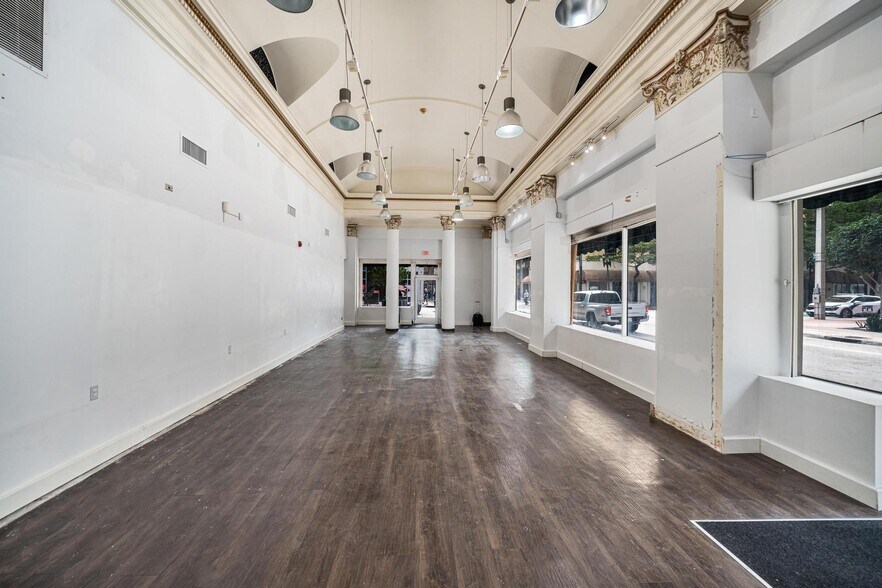 More Photos Of 25 SE 2nd Ave, Miami Office For Lease