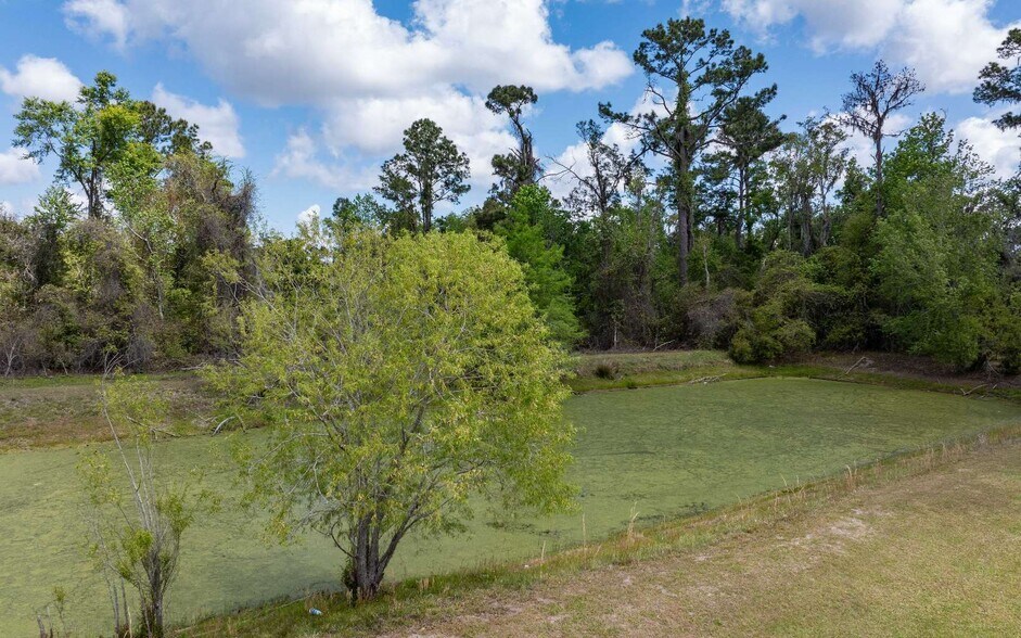 More Photos Of 6101 County Road 136, Live Oak Warehouse For Lease