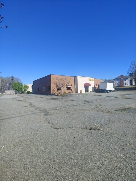 More Photos Of 1322 National Hwy, Thomasville Restaurant For Sale