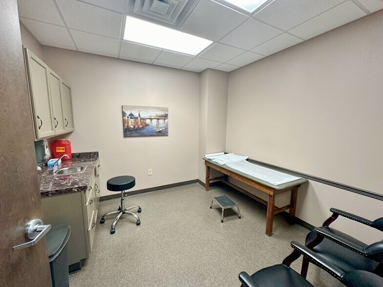 More Photos Of 142 Hampton Ct, Commerce Rehabilitation Center For Sale