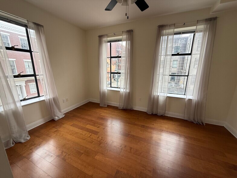 More Photos Of 703 Carondelet St, New Orleans Apartments For Sale