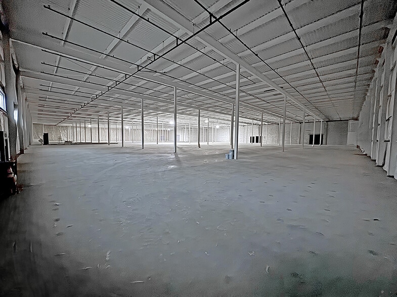 More Photos Of 1420 Discovery Pky, Alton Warehouse For Lease