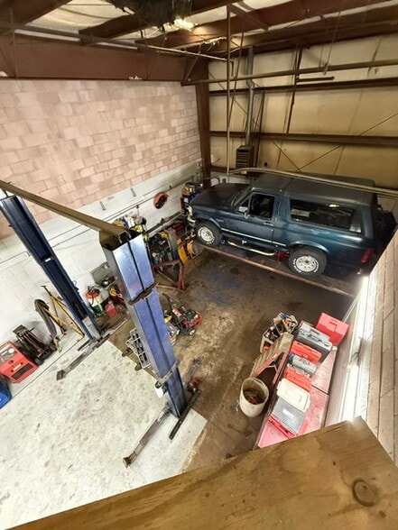 More Photos Of 101 S First Colonial Rd, Virginia Beach Light Manufacturing For Sale