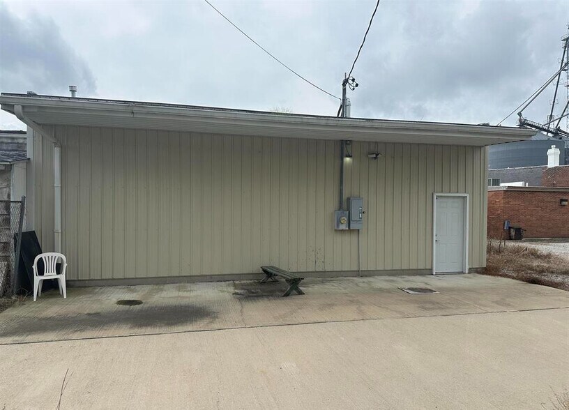More Photos Of 504 Main St, Varna Restaurant For Sale