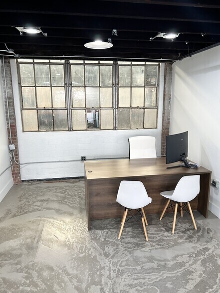 More Photos Of 205 Roberts St, Houston Flex For Lease