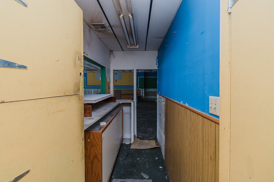 More Photos Of 1015 S Meridian Ave, Wichita Auto Repair For Sale