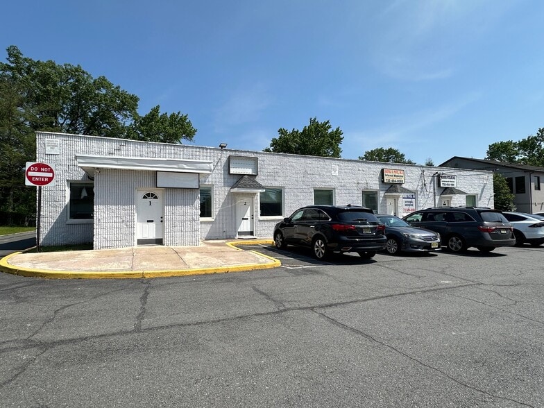 Primary Photo Of 1804 Oak Tree Rd, Edison Medical For Lease