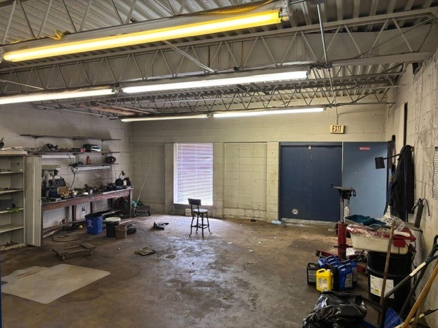 More Photos Of 5614 W Hampton Ave, Milwaukee Auto Repair For Lease