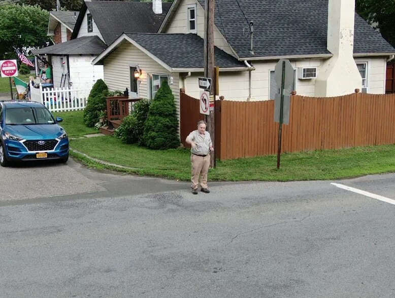 More Photos Of 3 Vine St, Greenwood Lake Warehouse For Lease