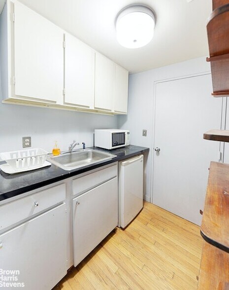 More Photos Of 15 W 72nd St, New York Apartments For Sale