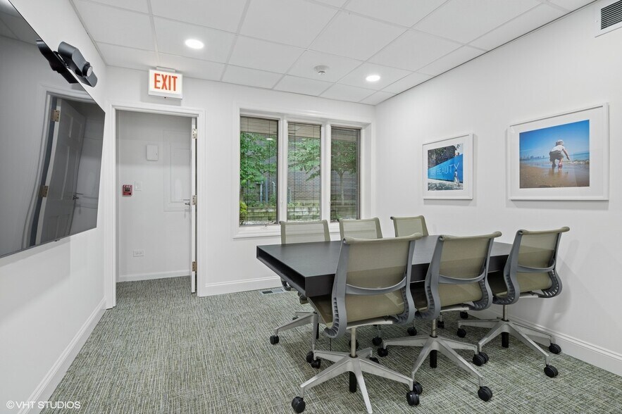 More Photos Of 915 N Milwaukee Ave, Libertyville Office For Sale