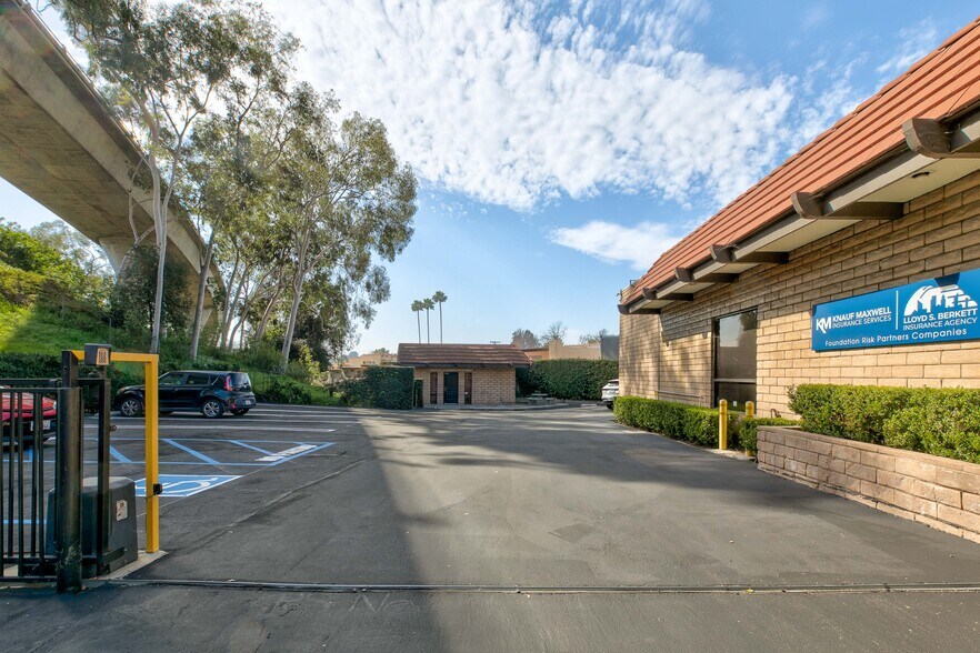More Photos Of 2900 W Broadway, Los Angeles Office For Sale