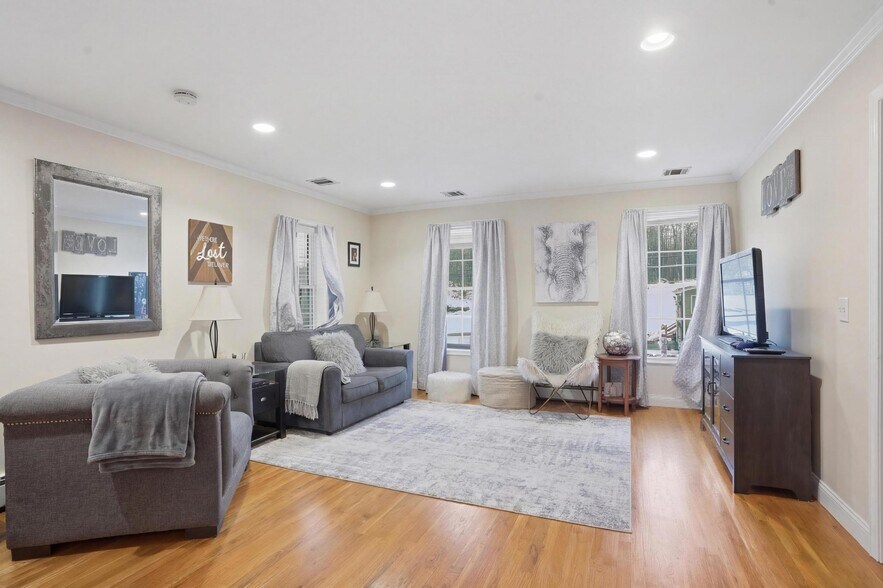 More Photos Of 106 Newport Bridge Rd, Warwick Multifamily For Sale