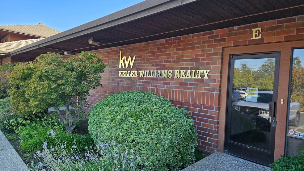 More Photos Of 301 S Ham Ln, Lodi Office For Lease