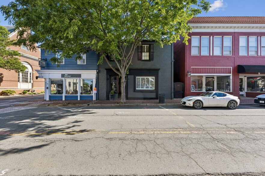 More Photos Of 63 Main St, Warrenton Office For Sale