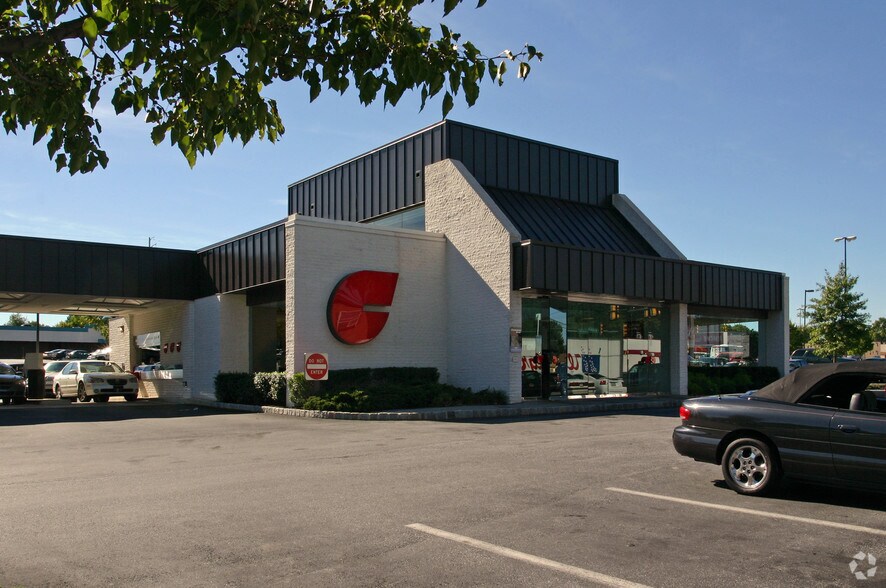 2600 MacDade Blvd, Holmes, PA 19043 For Lease