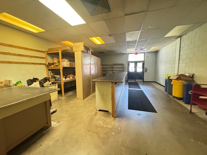 More Photos Of 40 E Simmons St, Galesburg Flex For Sale