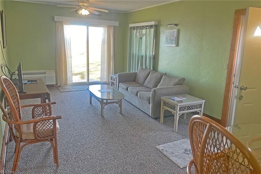 More Photos Of 504 W Lakeshore Dr, Kelleys Island Restaurant For Sale