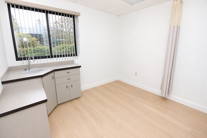 More Photos Of 180 White Rd, Little Silver Medical For Lease