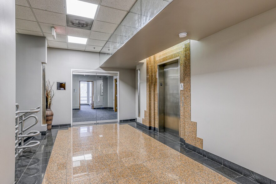 More Photos Of 10502 NW Ambassador Dr, Kansas City Office For Lease